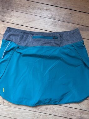 LUCY WOMENS MEDIUM Teal Athletic Skort with Heather Gray Waistband